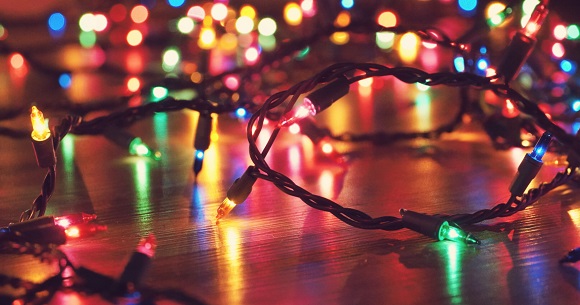 En la imagen aparecen unas luces de Navidad de interior